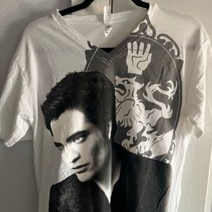 Twilight new moon Edward v neck shirt size unisex M.
